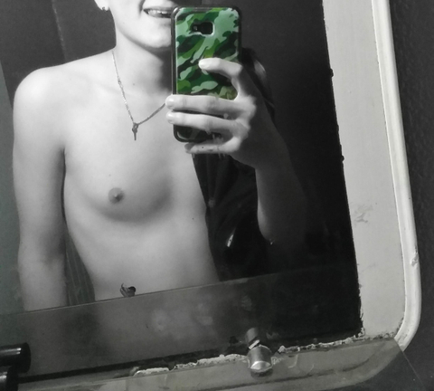 uezer nude