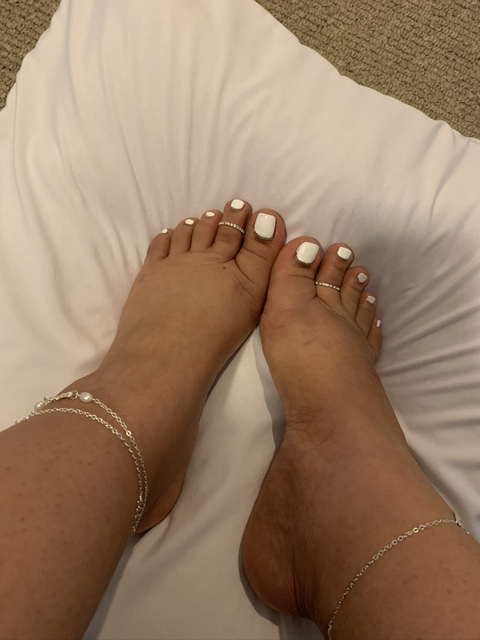 @footfetishfein