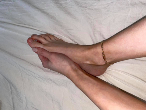 small-feet nude