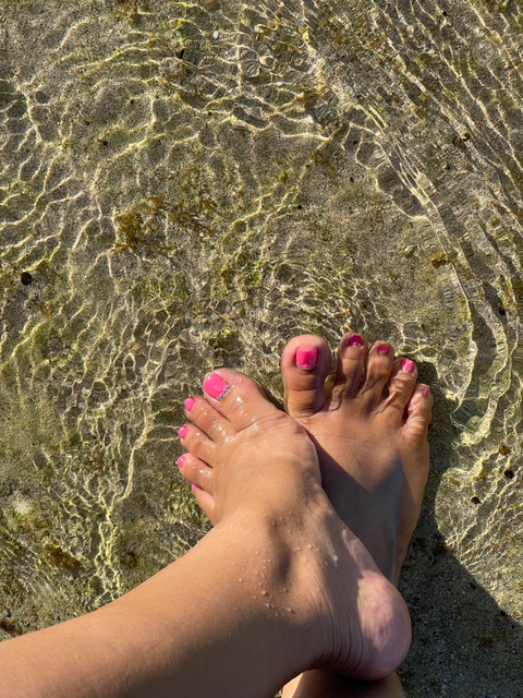 @islandskyfeet