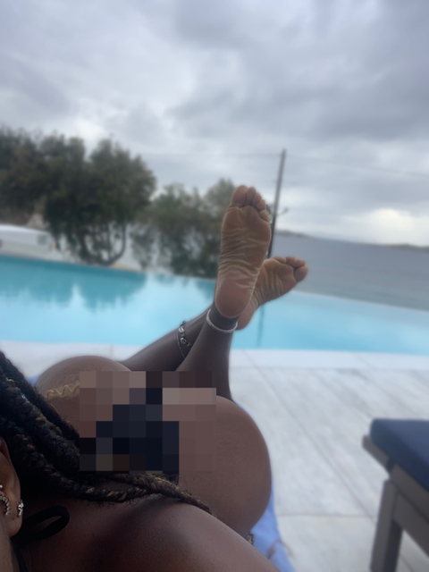 itzanaisssfeet nude