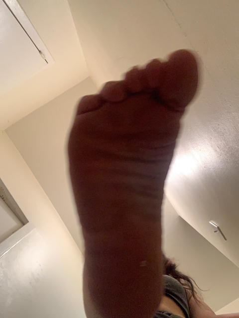 @giant_feet