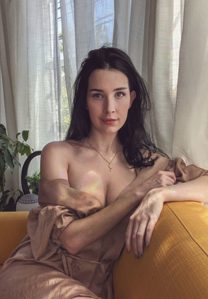 Aellagirl's OnlyFans Bio Gets a Captivating Update!