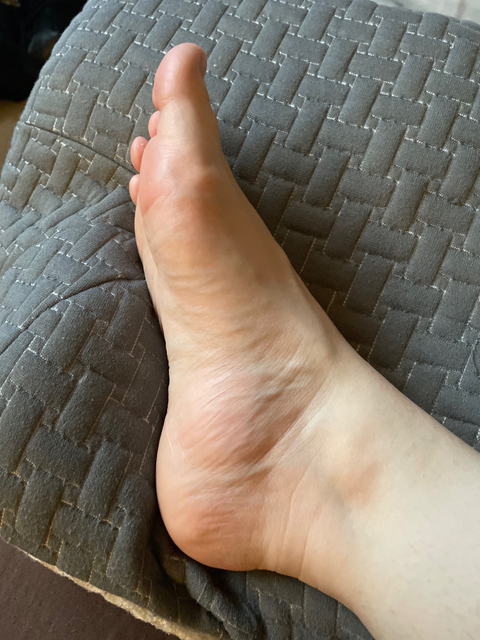 @footgirljen