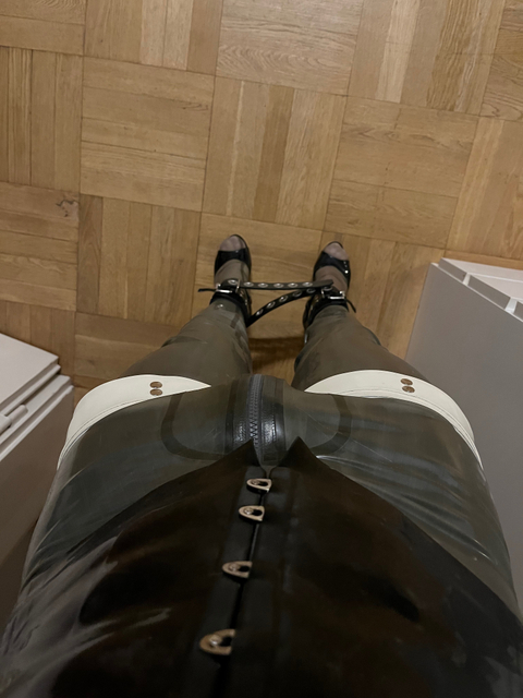 shinyrubbersub nude