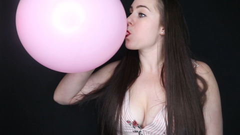 @lips2balloons