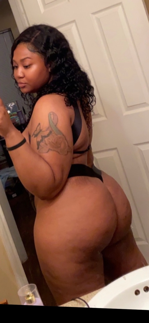 @queenzonii