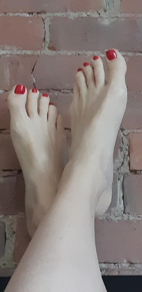 @cutecutefootsies