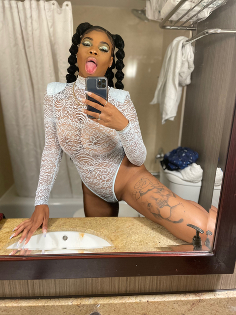 @queenmfnd