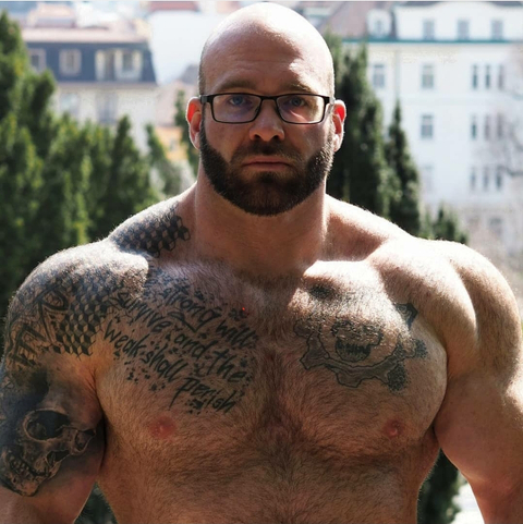 @hairy_musclebear