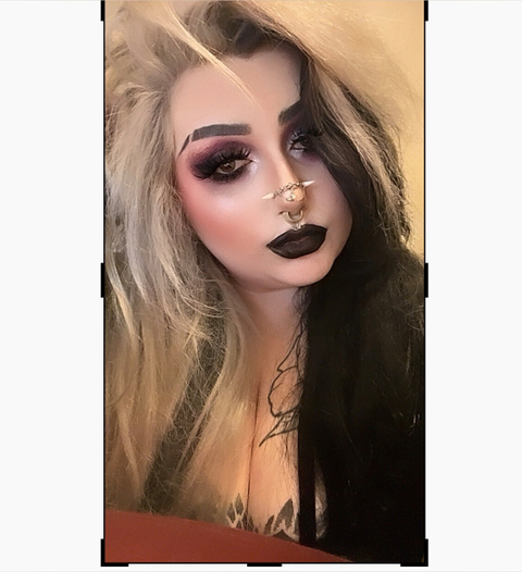 @gothicc-bimbo