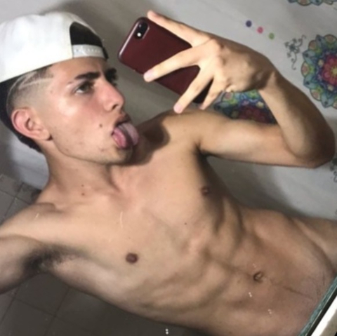 nicolasezequiel998 nude