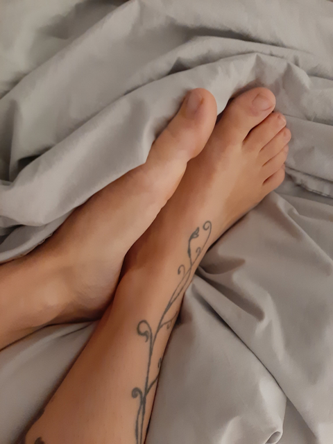 @feetsoutforyou