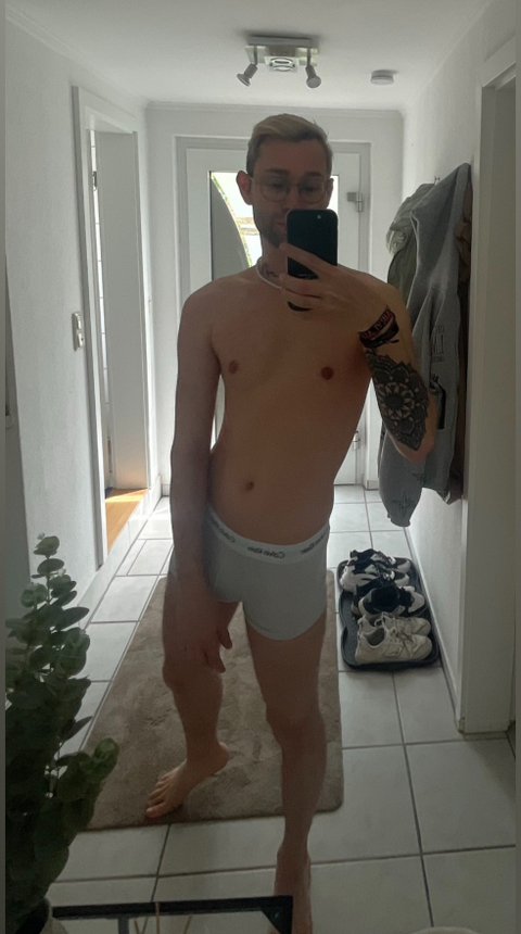 kevinh19cm nude