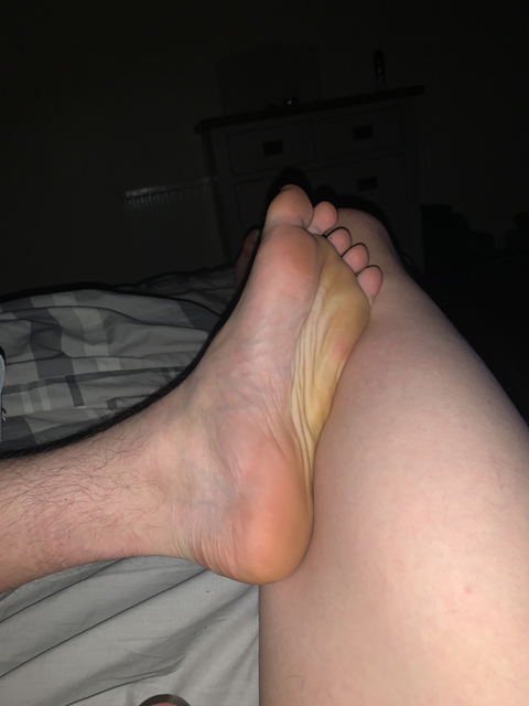 @feetinhull