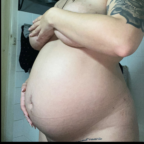 @pregnantninaa