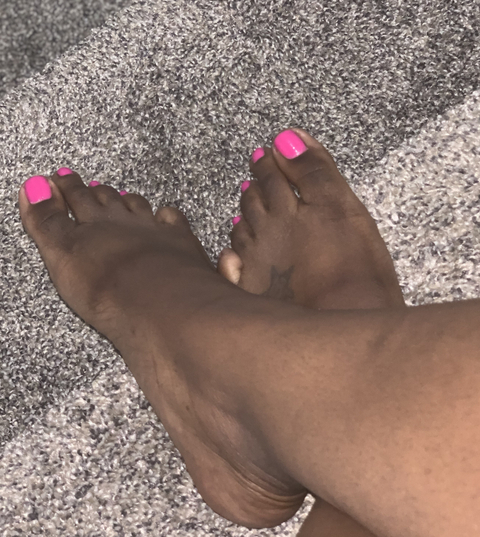 @feet_qween2020