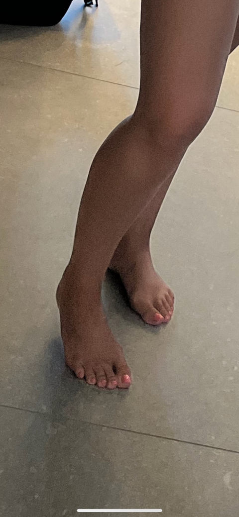 @simplyfeetpicsxox