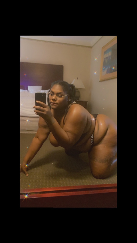 thiccums318 nude