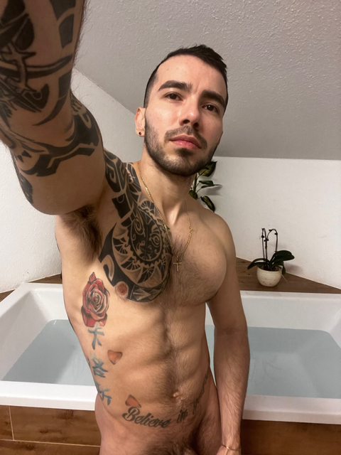 ju4ncarlos nude