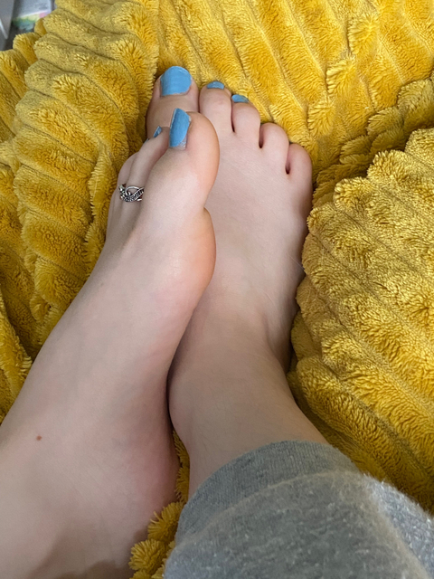 @naomisfootjob