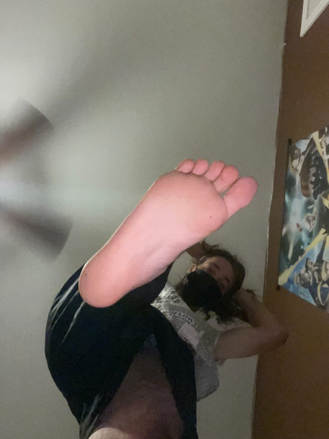 footpup nude