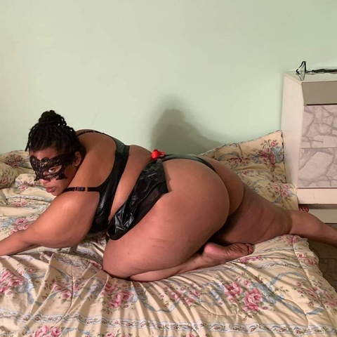 mssthickcumms nude