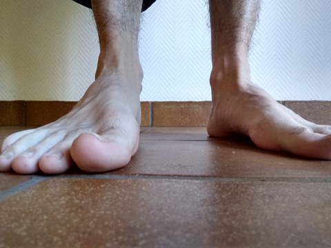 male_bare_feet nude