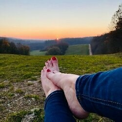 @laloba_feet