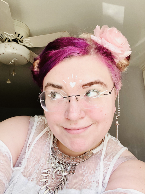 Amaryllis - commiecaster OnlyFans