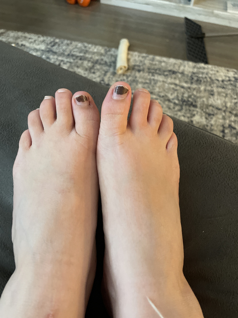 @feetfeet3000