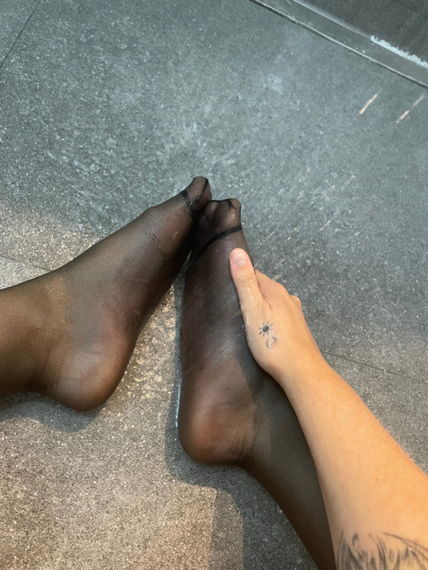 mauki_feet nude