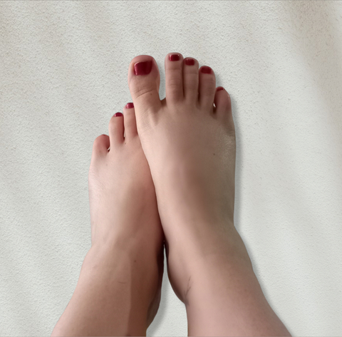 @charlyladyfeet420