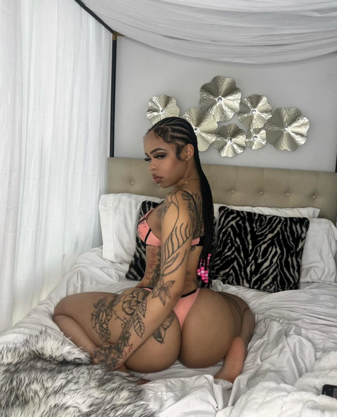 baddieforeignn nude