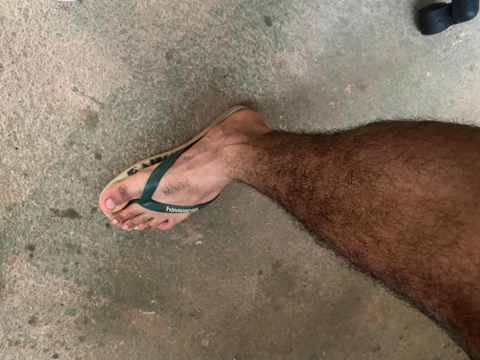 footcash nude