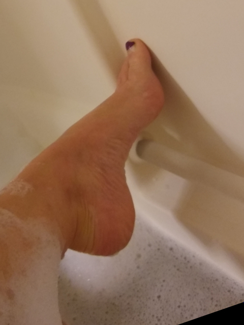 lickmytoeskissmyfeet nude