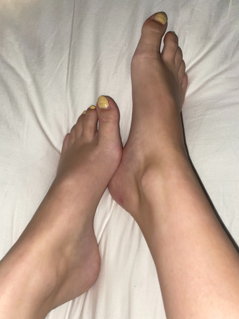 @feetloveonly