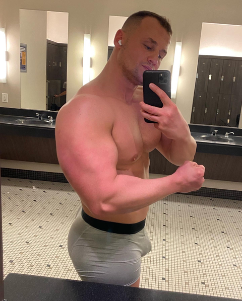 @juicymusclebottom