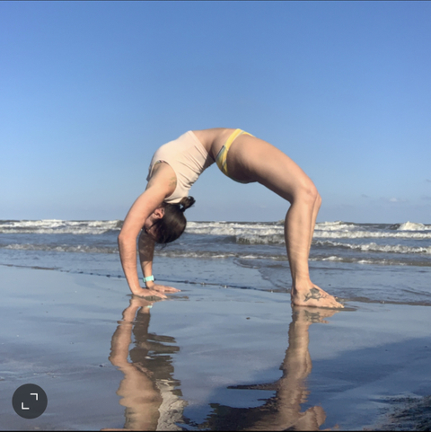 @risqueyoga