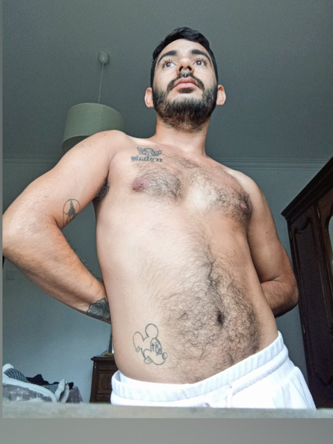 petitehairyguy nude