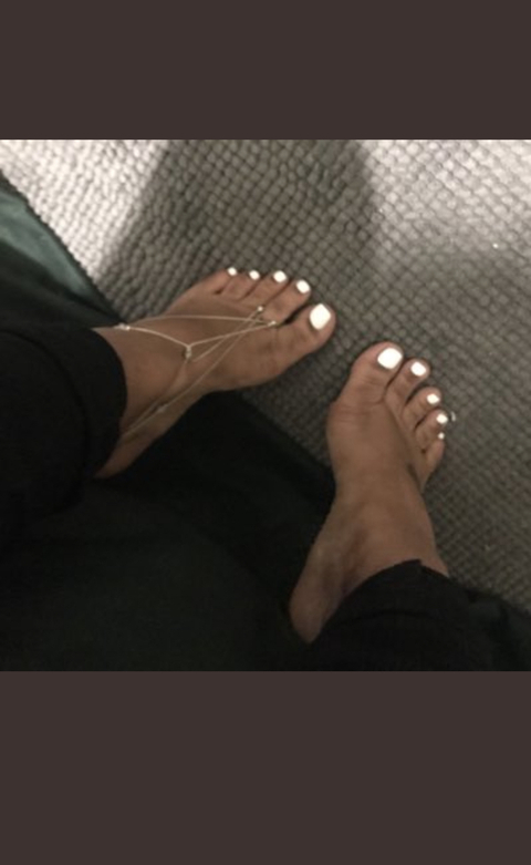 @realarisfeet