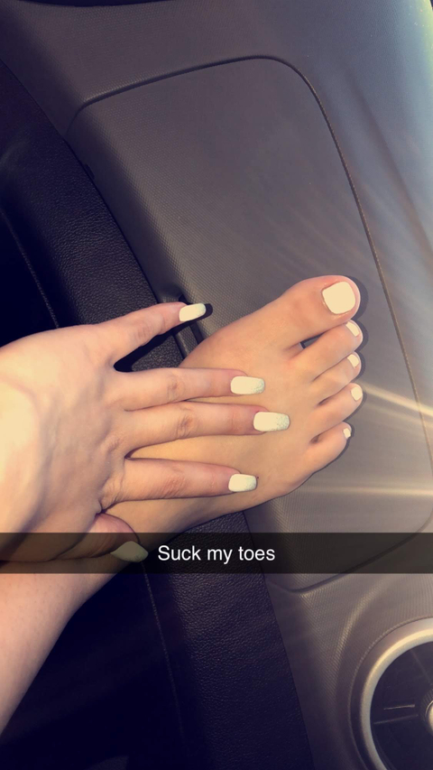 @emlie_cuteassfeet