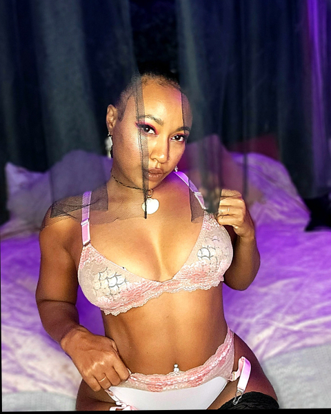 @goddesslevianfoxx