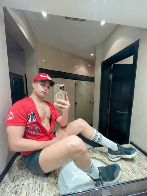 @sexyboy69_hot