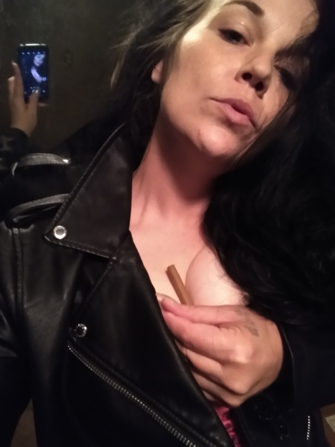 smokingwoman nude