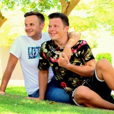 @hot_gaycouple