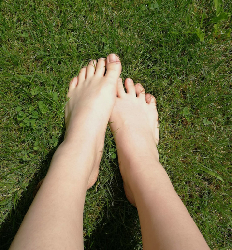 @nakedfootpics