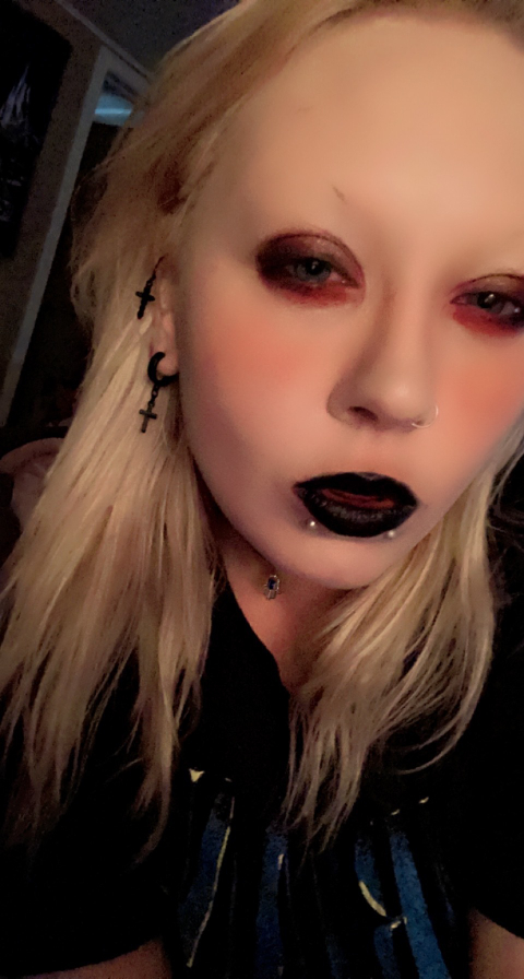 @savagegothdoll