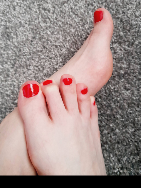 @feetforyourfancy