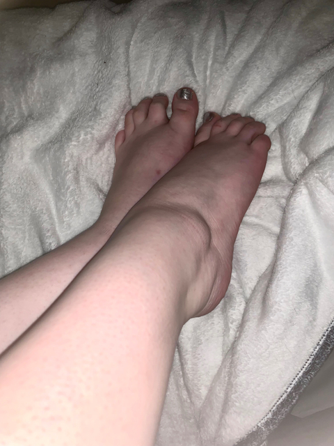 @feetforu111